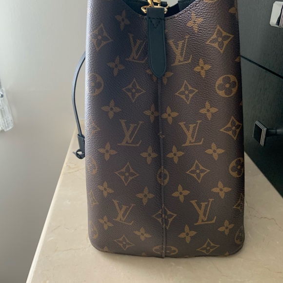 Louis Vuitton Neonoe - Picture 4 of 10